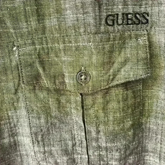 Guess Men’s Short Sleeve Button Down Shirt, Size M - Picture 3 of 7